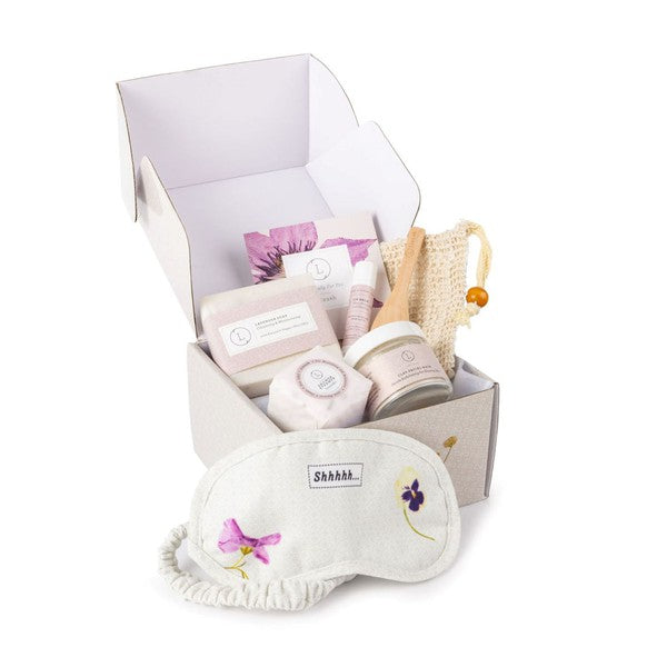 Cute Lavender Gift Set. All Natural Bath Set includes:
* Lavender Soap Bar (full size)
* Facial clay mask
* Bath Bomb
* Shower steamer
* Natural Lip Balm
* Soap saver
* Gorgeous designed box(5''x5'x3'')