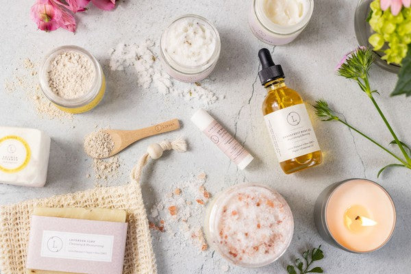 Cute Lavender Gift Set. All Natural Bath Set includes:
* Lavender Soap Bar (full size)
* Facial clay mask
* Bath Bomb
* Shower steamer
* Natural Lip Balm
* Soap saver
* Gorgeous designed box(5''x5'x3'')