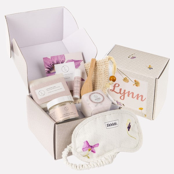 Cute Lavender Gift Set. All Natural Bath Set includes:
* Lavender Soap Bar (full size)
* Facial clay mask
* Bath Bomb
* Shower steamer
* Natural Lip Balm
* Soap saver
* Gorgeous designed box(5''x5'x3'')