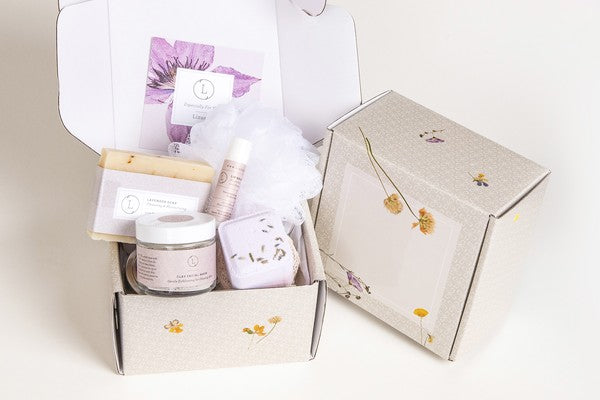 Cute Lavender Gift Set. All Natural Bath Set includes:
* Lavender Soap Bar (full size)
* Facial clay mask
* Bath Bomb
* Shower steamer
* Natural Lip Balm
* Soap saver
* Gorgeous designed box(5''x5'x3'')