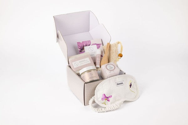 Cute Lavender Gift Set. All Natural Bath Set includes:
* Lavender Soap Bar (full size)
* Facial clay mask
* Bath Bomb
* Shower steamer
* Natural Lip Balm
* Soap saver
* Gorgeous designed box(5''x5'x3'')