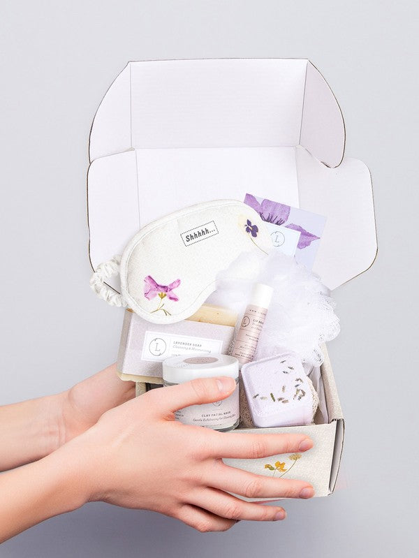 Cute Lavender Gift Set. All Natural Bath Set includes:
* Lavender Soap Bar (full size)
* Facial clay mask
* Bath Bomb
* Shower steamer
* Natural Lip Balm
* Soap saver
* Gorgeous designed box(5''x5'x3'')